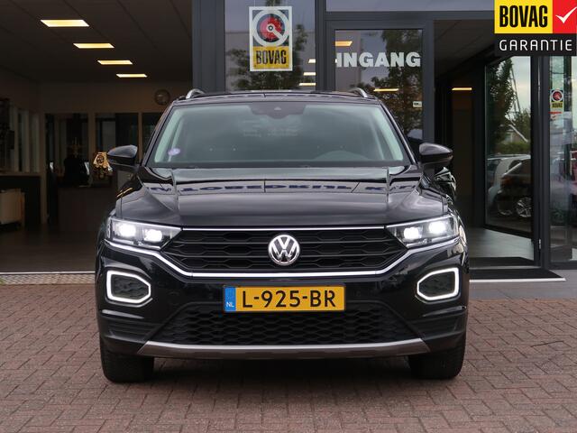 Volkswagen T-Roc 1.5 TSI Style Business | Virtual | 17 inch velgen | Trekhaak | Led