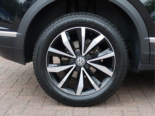 Volkswagen T-Roc 1.5 TSI Style Business | Virtual | 17 inch velgen | Trekhaak | Led