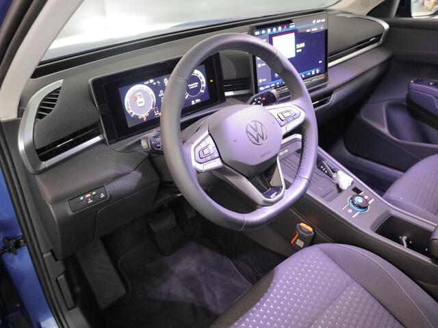 Volkswagen T-Roc Life First Edition 1.5 eTSI 85 kW / 116 PK SUV 7 v DSG | Camera| 18'LM-velgen| verwarmd stuur en stoelen