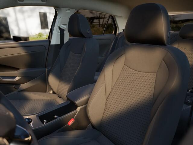 Volkswagen T-Roc Limited Edition 1.5 eTSI 85 kW / 116 PK SUV 7 vers / Getinte ramen / Carplay / 16 Inch