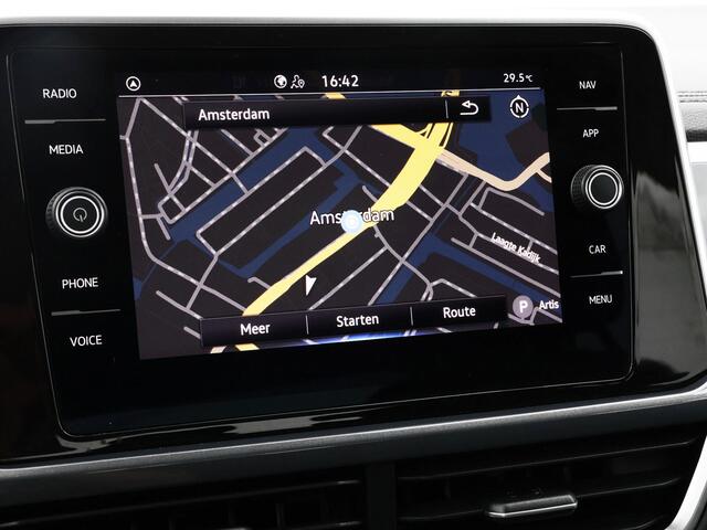 Volkswagen T-Roc 1.5 TSI 150pk DSG Style · Camera · Dodehoeksensor · Apple/Android Car Play · Navigatie · Stuur & Stoelverwarming · 17'' Inch ·