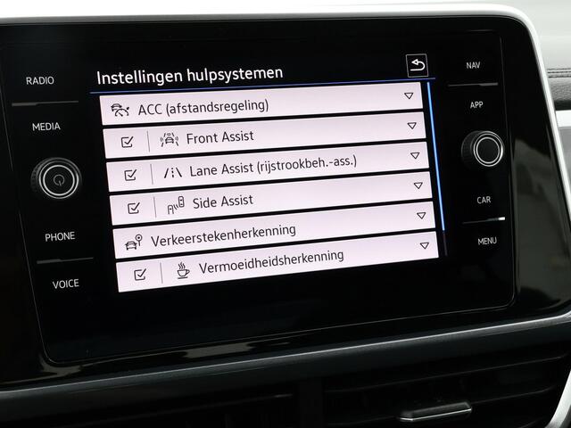 Volkswagen T-Roc 1.5 TSI 150pk DSG Style · Camera · Dodehoeksensor · Apple/Android Car Play · Navigatie · Stuur & Stoelverwarming · 17'' Inch ·