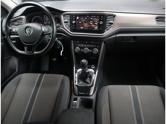 Volkswagen T-Roc 1.5 TSI Style Navi / Clima / Handgesch / Dealer onderhouden BTW AUTO / 1e eigenaar / 150PK!