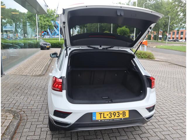 Volkswagen T-Roc 1.5 TSI Style Navi / Clima / Handgesch / Dealer onderhouden BTW AUTO / 1e eigenaar / 150PK!