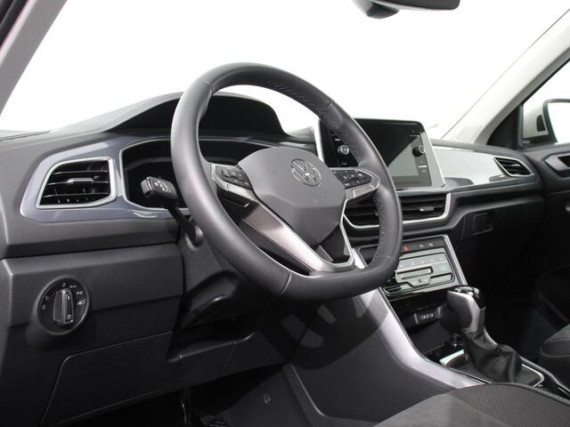 Volkswagen T-Roc 1.5 TSI Style Navigatie Apple Carplay/Android Auto Camera Parkeersensoren Adaptieve Cruise Control Dodehoek Assistent Elektrische achterklep Stoel- en stuurverwarming Full Led Climate Control Lichtmetalen velgen