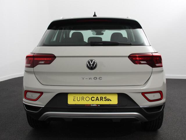 Volkswagen T-Roc 1.5 TSI Style Navigatie Apple Carplay/Android Auto Camera Parkeersensoren Adaptieve Cruise Control Dodehoek Assistent Elektrische achterklep Stoel- en stuurverwarming Full Led Climate Control Lichtmetalen velgen
