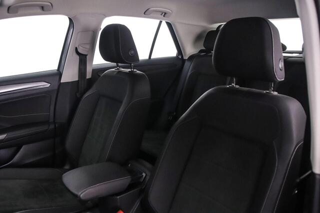 Volkswagen T-Roc Style 1.5 TSI 150pk DSG Automaat Adaptive cruise control, Achteruitrijcamera, Stoelverwarming, Parkeersensoren, Elektrische achterklep, LED koplampen, App connect