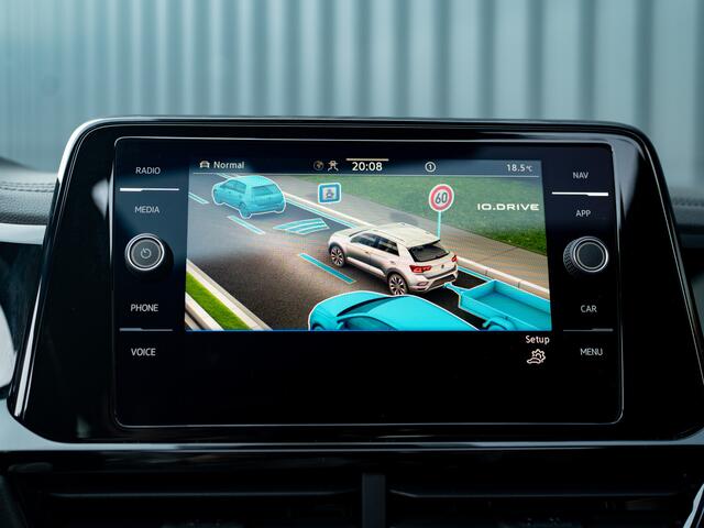 Volkswagen T-Roc 1.5 TSI R-Line Business+ | Panodak | Trekhaak afnb. | IQ Light | Side Assist | Keyless | Camera | Prijs Rijklaar!!