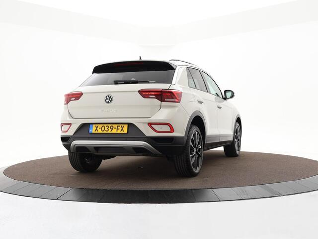 Volkswagen T-Roc 1.5 TSI 150pk DSG Life · Trekhaak · Stoelverwarming · Apple/Android Car Play · Navigatie · 18'' Velgen ·