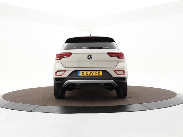 Volkswagen T-Roc 1.5 TSI 150pk DSG Life · Trekhaak · Stoelverwarming · Apple/Android Car Play · Navigatie · 18'' Velgen ·