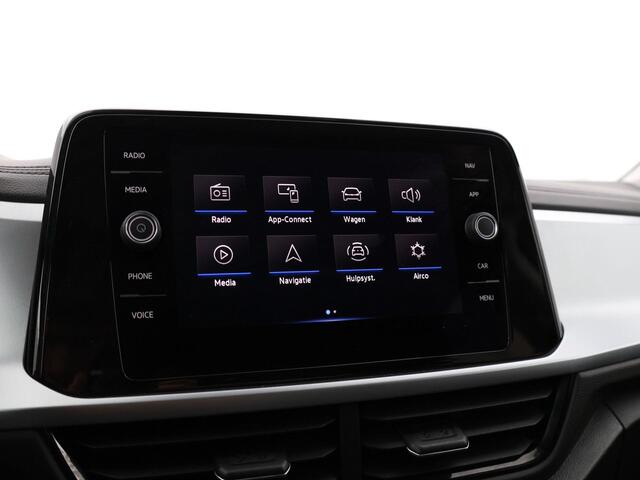 Volkswagen T-Roc 1.5 TSI 150pk DSG Life · Trekhaak · Stoelverwarming · Apple/Android Car Play · Navigatie · 18'' Velgen ·