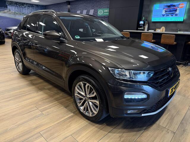 Volkswagen T-Roc 1.5 TSI Style |Navi|Carplay|Trekhaak|stoel en stuurverwarming|PrivacyGlass|