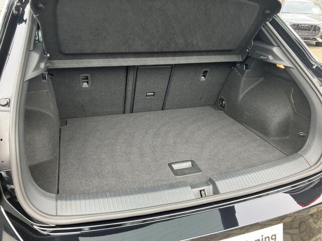 Volkswagen T-Roc 1.5TSI/150PK R-Line DSG · Panoramadak · Trekhaak · Camera + Parkeersensoren · Stoelverwarming · Garantie t/m 17-12-2026