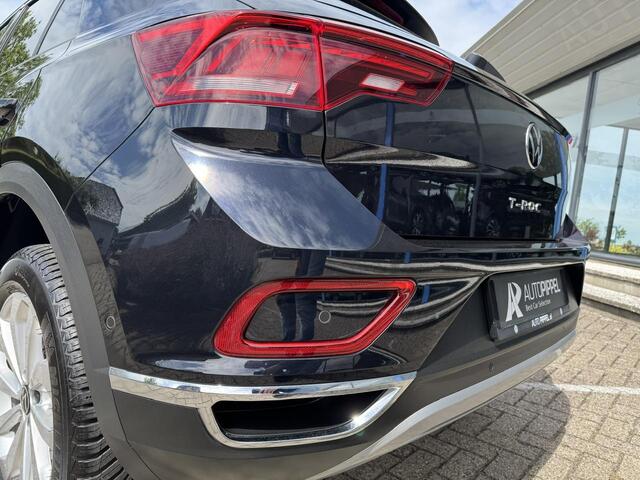 Volkswagen T-Roc 1.5 TSI Style DSG | Trekhaak | IQ.Light | ACC | massagefunctie | App-conn.