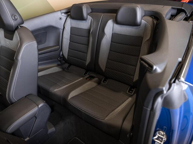 Volkswagen T-Roc Cabrio 1.5 TSI R-Line / 150pk / Achteruitrij camera / Stoel en stuur verwarming / Dodehoek herkenning /