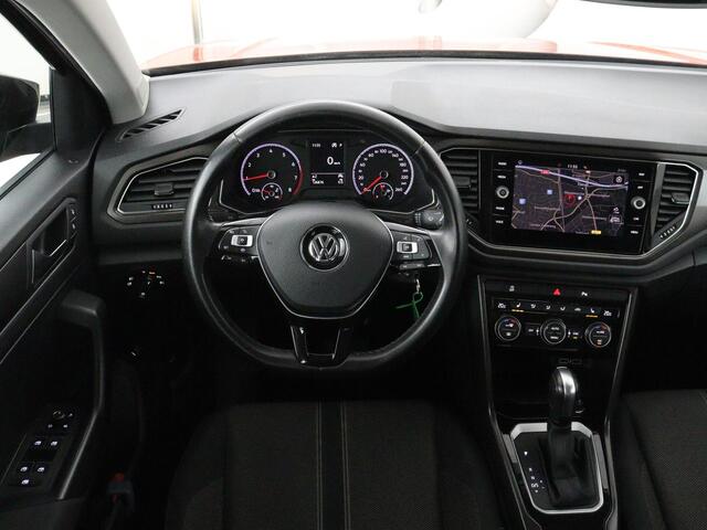 Volkswagen T-Roc 1.5 TSI Style Business | Trekhaak | Stoelverwarming | Camera | Carplay | Adaptive cruise | Navigatie | Parkeerhulp | DAB | Bluetooth | Climate control