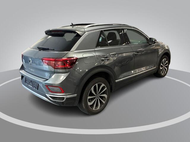 Volkswagen T-Roc 1.5 TSI 150pk DSG Style · Panoramadak · Camera · Apple/Android Car Play · Dodehoeksensor · IQ.Light · 17'' Inch ·