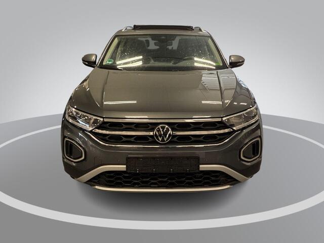Volkswagen T-Roc 1.5 TSI 150pk DSG Style · Panoramadak · Camera · Apple/Android Car Play · Dodehoeksensor · IQ.Light · 17'' Inch ·