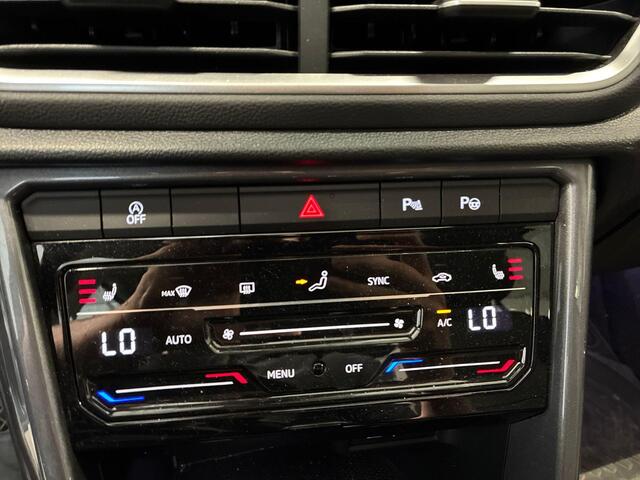 Volkswagen T-Roc 1.5 TSI 150pk DSG Style · Panoramadak · Camera · Apple/Android Car Play · Dodehoeksensor · IQ.Light · 17'' Inch ·
