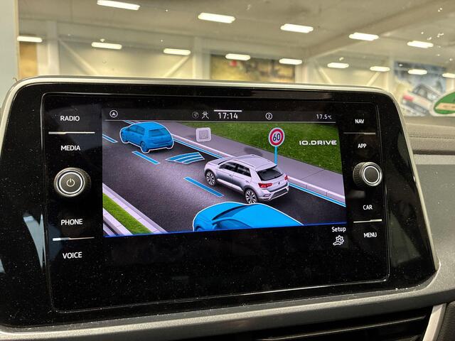 Volkswagen T-Roc 1.5 TSI 150pk DSG Style · Panoramadak · Camera · Apple/Android Car Play · Dodehoeksensor · IQ.Light · 17'' Inch ·