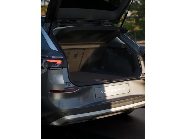Volkswagen T-Roc 1.5 eTSI 116 7DSG Limited Edition | 'App-Connect' draadloze smartphone integratie | Automatische afstandsregeling (Adaptive Cruise Control) | Buitenspiegels elektrisch instel-, verwarm- en inklapbaar