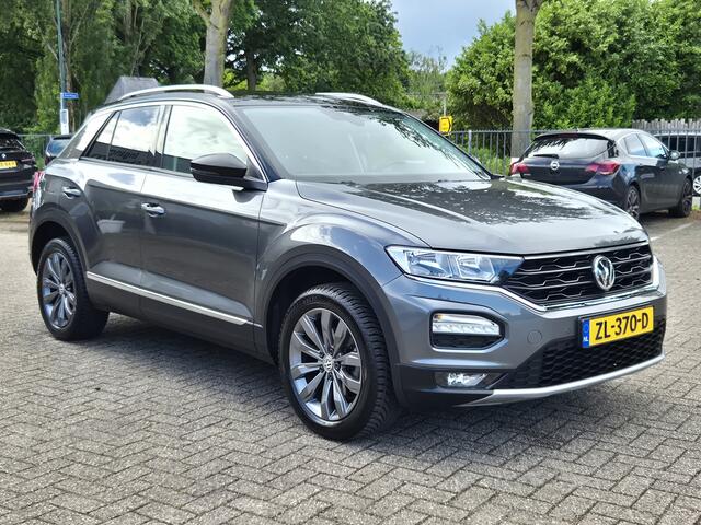 Volkswagen T-Roc 1.0 TSI Style Navigatie-Climate Control-Cruise Control-Trekhaak-Lane Assist-4 Seizoenen Banden