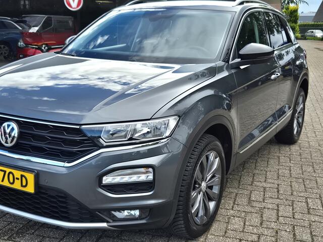 Volkswagen T-Roc 1.0 TSI Style Navigatie-Climate Control-Cruise Control-Trekhaak-Lane Assist-4 Seizoenen Banden
