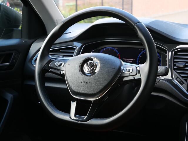 Volkswagen T-Roc 1.5 TSI Sport 150 Pk Automaat Navi / DAB / Leer / Apple Carplay