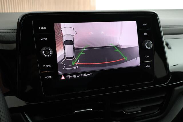 Volkswagen T-Roc 1.5 TSI 150pk DSG R-Line Business+ Navigatie Camera Stoelverwarming LED Virtual Cockpit