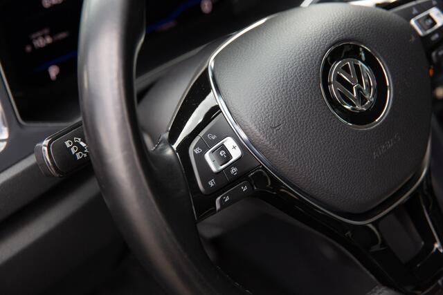 Volkswagen T-Roc 1.5 TSI Sport , Adap. cruise, Trekhaak, Stoel/stuurverwarming,