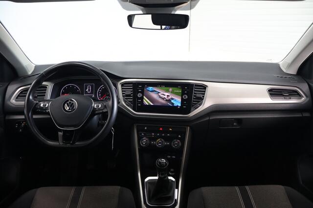 Volkswagen T-Roc 1.0 TSI Style Business 110pk | Trekhaak | ACC | Carplay | Navi