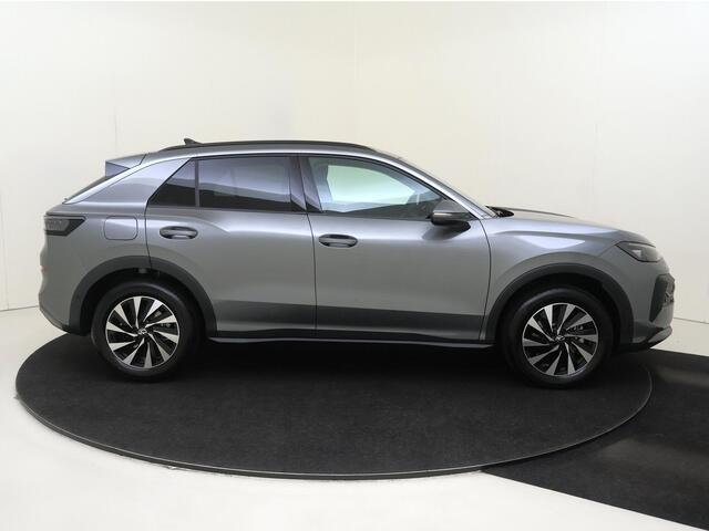 Volkswagen T-Roc Life First Edition | 'App-Connect' draadloze smartphone integratie | Airconditioning automatisch, 3-zone (Climatronic) | Automatische afstandsregeling (Adaptive Cruise Control)