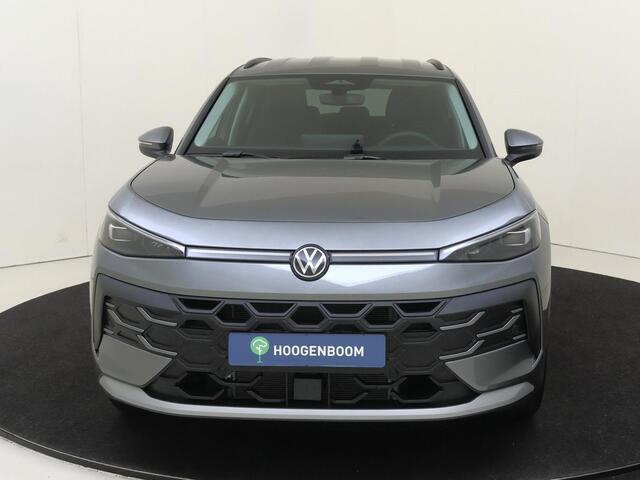Volkswagen T-Roc Life First Edition | 'App-Connect' draadloze smartphone integratie | Airconditioning automatisch, 3-zone (Climatronic) | Automatische afstandsregeling (Adaptive Cruise Control)
