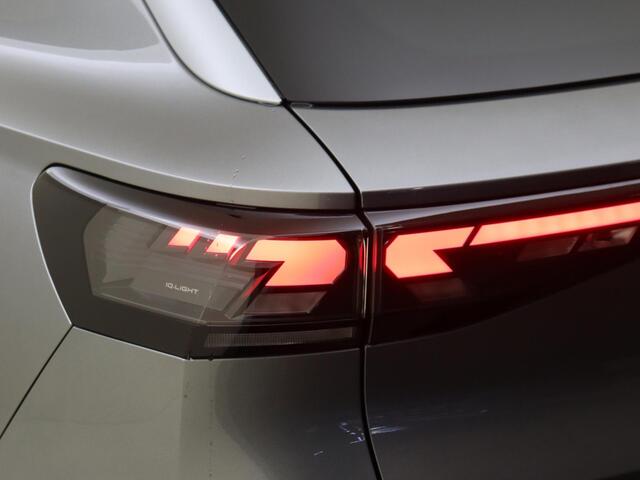 Volkswagen T-Roc Life First Edition | 'App-Connect' draadloze smartphone integratie | Airconditioning automatisch, 3-zone (Climatronic) | Automatische afstandsregeling (Adaptive Cruise Control)