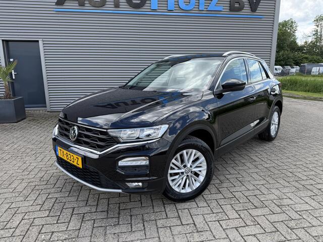Volkswagen T-Roc 1.0 TSI Style Trekhaak LMV Airco ACC PDC voor en achterzijde