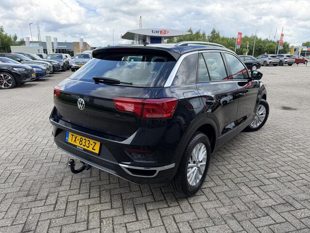 Volkswagen T-Roc 1.0 TSI Style Trekhaak LMV Airco ACC PDC voor en achterzijde