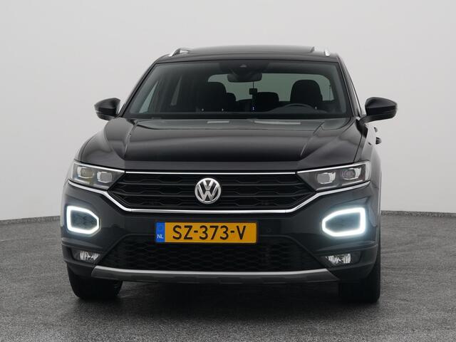 Volkswagen T-Roc 2.0 TSI 4Motion Sport | PANO | TREKHAAK | ADAPTIVE