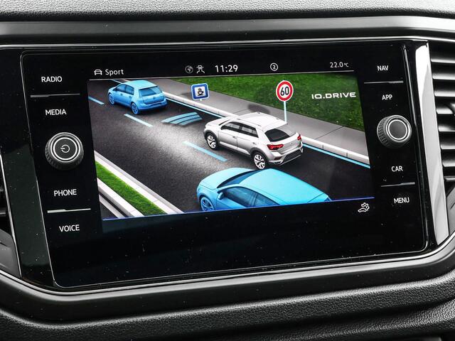 Volkswagen T-Roc 1.5 TSI Sport Business R · Panoramadak · Camera · Standkachel · Stoelverwarming · Navigatie · 19" Velgen · Elek. Inklapbare Spiegels ·