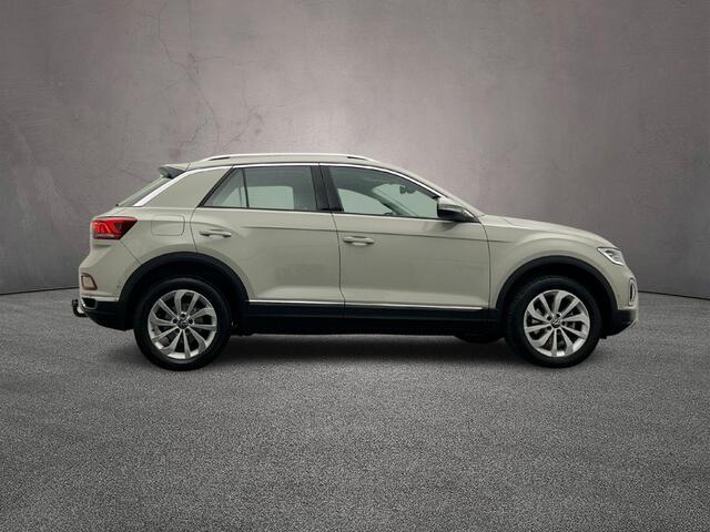 Volkswagen T-Roc Style 1.5 TSI 150pk DSG Automaat Trekhaak, Adaptive cruise control, Stoelverwarming, Achteruitrijcamera, Parkeersensoren, LED koplampen, Elektrische achterklep