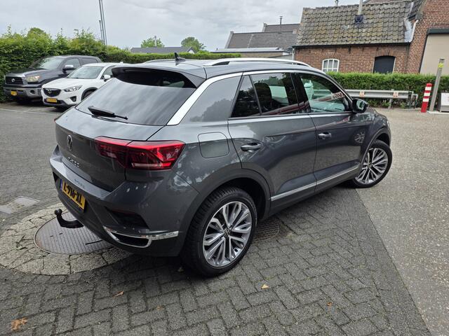Volkswagen T-Roc 1.5 TSI Sport,Pano dak,trekhaak,Navi,1 jaar garantie