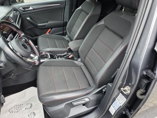 Volkswagen T-Roc 1.5 TSI Sport,Pano dak,trekhaak,Navi,1 jaar garantie