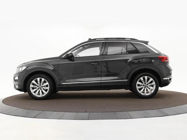 Volkswagen T-Roc 1.5 TSI 150pk Sport DSG · Panoramadak · Afneembare Trekhaak · Stoelverwarming · Navigatie · 17"Velgen · Elek. Inklapbare Spiegels ·