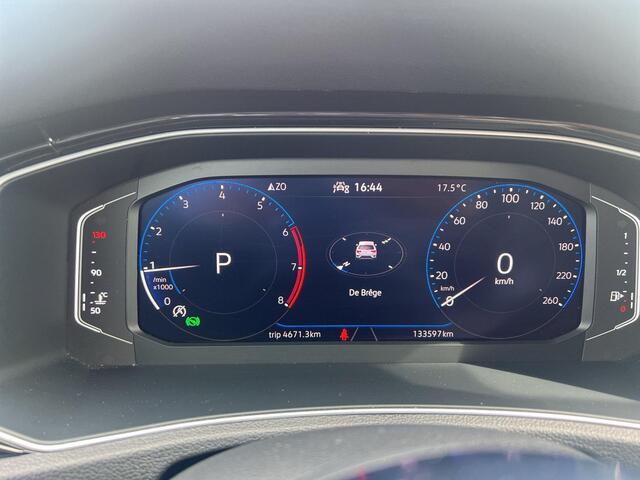 Volkswagen T-Roc 1.5 TSI Sport | Automaat | 150Pk | Pano Dak | Trekhaak | LED | Navi | Clima |