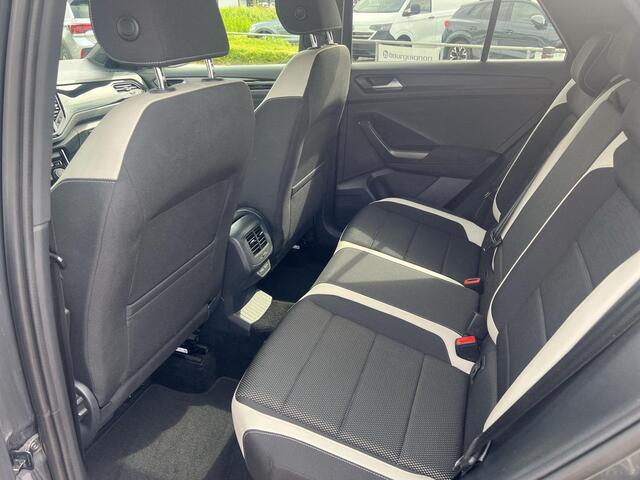 Volkswagen T-Roc 1.5 TSI Sport | Automaat | 150Pk | Pano Dak | Trekhaak | LED | Navi | Clima |