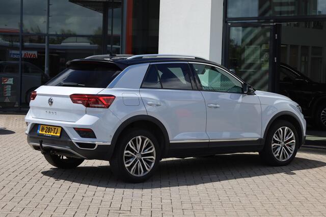Volkswagen T-Roc 1.5 TSI Sport trekhaak, 18" LMV, LED, achteruitrijcamera, navigatie, zwarte hemel + zwart dak, spiegel pakket, winterpakket met stoelverwarming, park assist, ACC, digital cockpit pro etc.