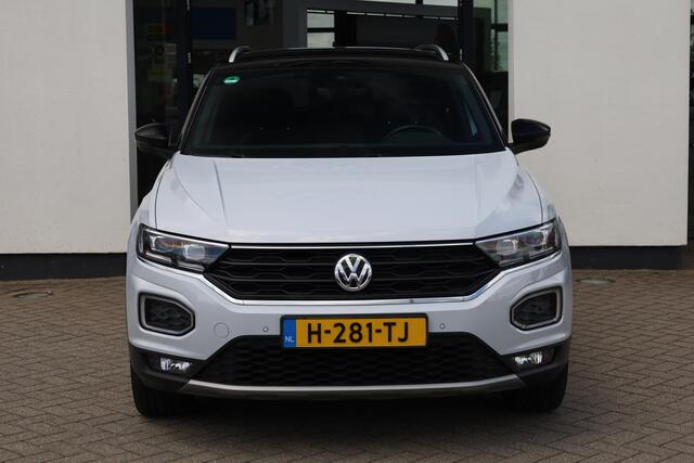 Volkswagen T-Roc 1.5 TSI Sport trekhaak, 18" LMV, LED, achteruitrijcamera, navigatie, zwarte hemel + zwart dak, spiegel pakket, winterpakket met stoelverwarming, park assist, ACC, digital cockpit pro etc.