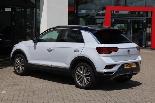 Volkswagen T-Roc 1.5 TSI Sport trekhaak, 18" LMV, LED, achteruitrijcamera, navigatie, zwarte hemel + zwart dak, spiegel pakket, winterpakket met stoelverwarming, park assist, ACC, digital cockpit pro etc.