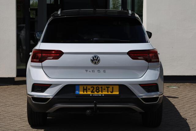Volkswagen T-Roc 1.5 TSI Sport trekhaak, 18" LMV, LED, achteruitrijcamera, navigatie, zwarte hemel + zwart dak, spiegel pakket, winterpakket met stoelverwarming, park assist, ACC, digital cockpit pro etc.