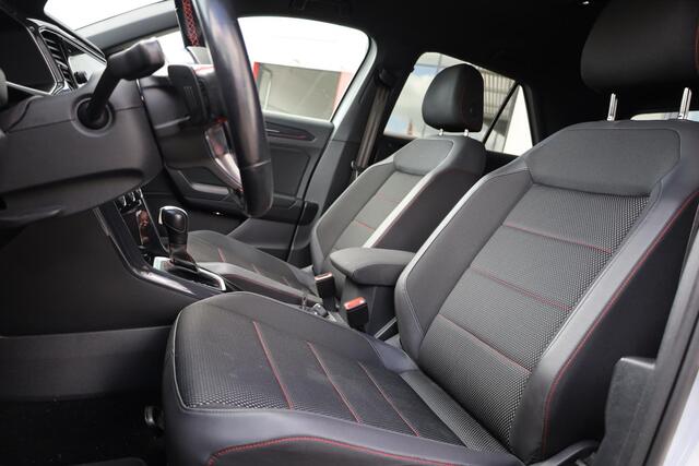 Volkswagen T-Roc 1.5 TSI Sport trekhaak, 18" LMV, LED, achteruitrijcamera, navigatie, zwarte hemel + zwart dak, spiegel pakket, winterpakket met stoelverwarming, park assist, ACC, digital cockpit pro etc.