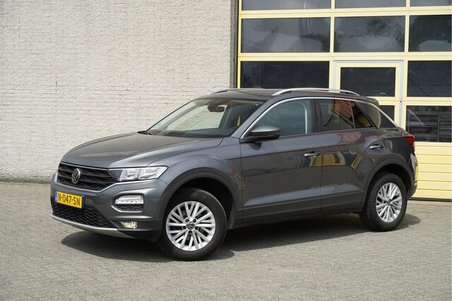Volkswagen T-Roc 1.5 TSI 150PK! Automaat Style Business BJ2022 Lmv 16" | Led | Pdc | Elek. achterklep | Achteruitrijcamera | App-Connect | Navi | Virtual cockpit | Climate control | Cruise control | Extra getint glas
